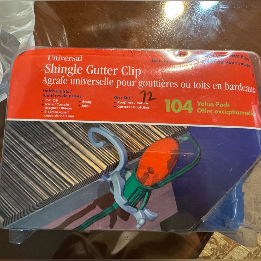 5/$25 partial box 72/104 Xmas light universal gutter clips

Bin 7